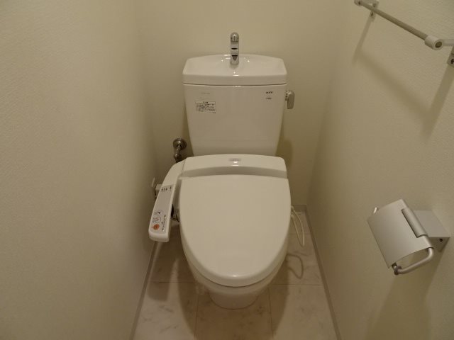 トイレ　※写真は別のお部屋です