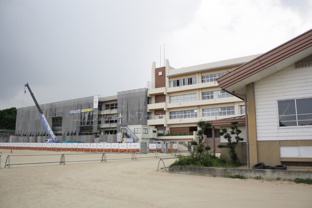 中学校　赤穂市立赤穂中学校（中学校）まで693m
