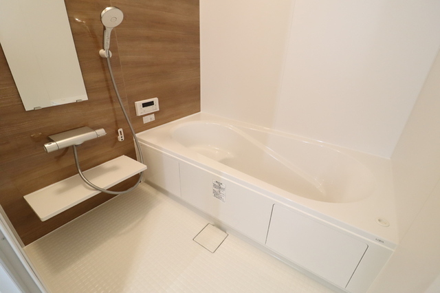 バス・シャワールーム　浴室換気乾燥機・高効率給湯器・一坪風呂