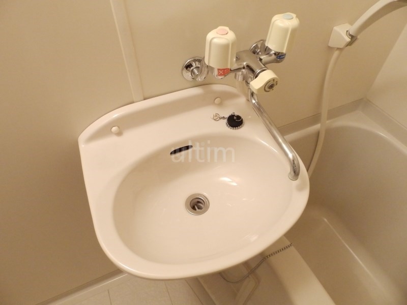 洗面設備　※同タイプの他のお部屋です