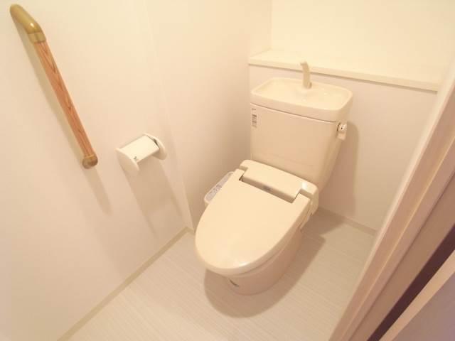 トイレ　ウォシュレット完備です