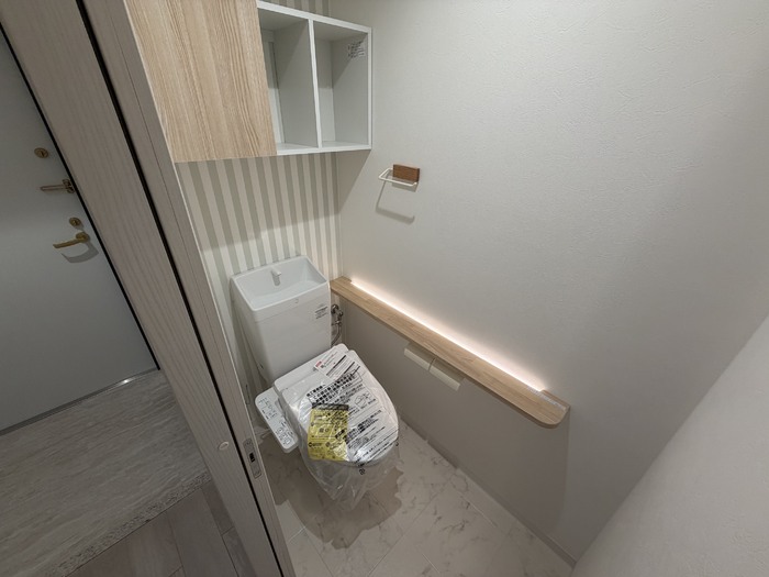 トイレ　温水洗浄便座付きのトイレです♪