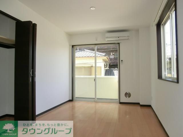居室・リビング　明るい２面採光の角部屋です