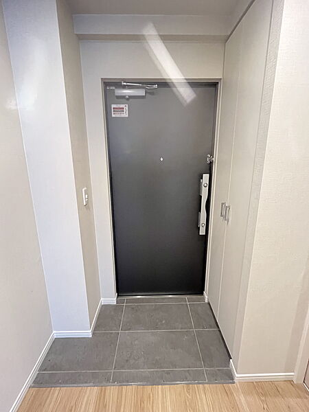 玄関　※別部屋の参考写真です。