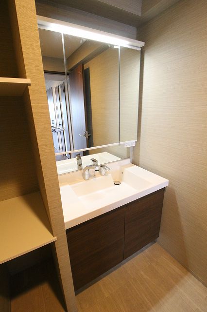 洗面設備　別の部屋の写真です