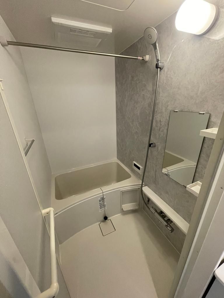 バス・シャワールーム　落ち着いた空間のお風呂です