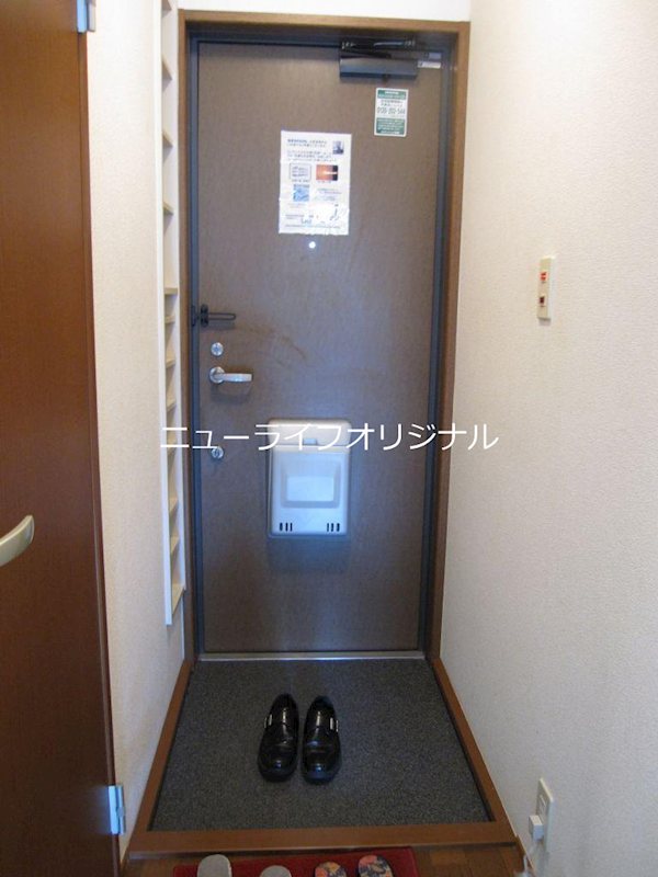 玄関　＊現況と異なる場合は現況を優先いたします