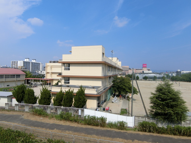 小学校　茨木市立穂積小学校（小学校）まで756m