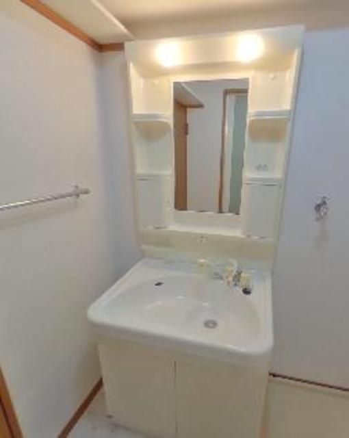 洗面設備　同物件別部屋のお写真です。現況優先です。