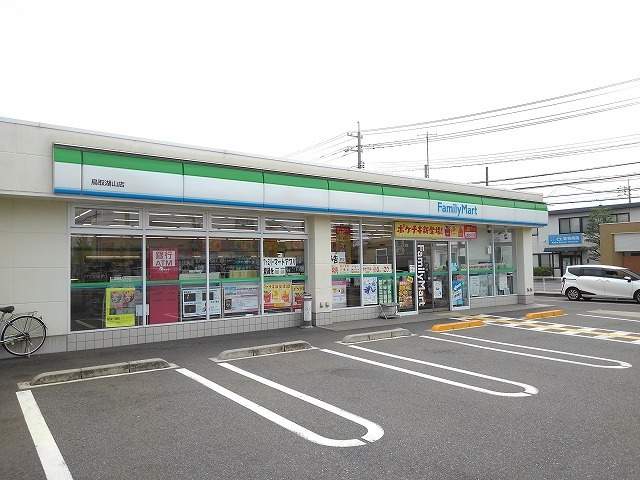 コンビニ　ファミリーマート（コンビニ）まで472m
