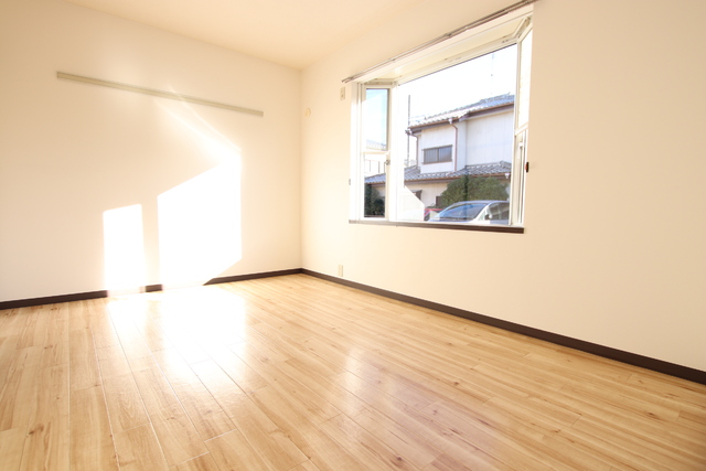 その他部屋・スペース　明るい陽射しが差し込むお部屋です！