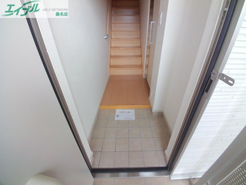 玄関　同タイプの画像です