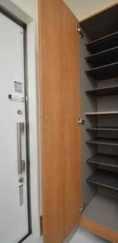 玄関　別部屋の画像を使用しております。