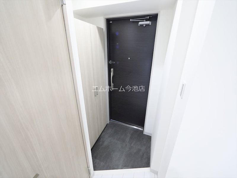 玄関　玄関　シューズボックス付
