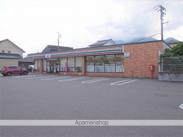 コンビニ　セブンイレブン（コンビニ）まで415m