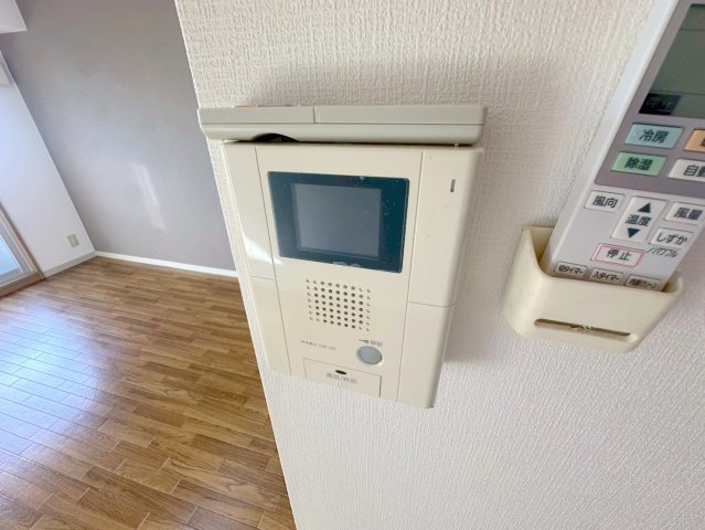 セキュリティ　TVモニターホンで来客が誰か確認してから開けて下さいね