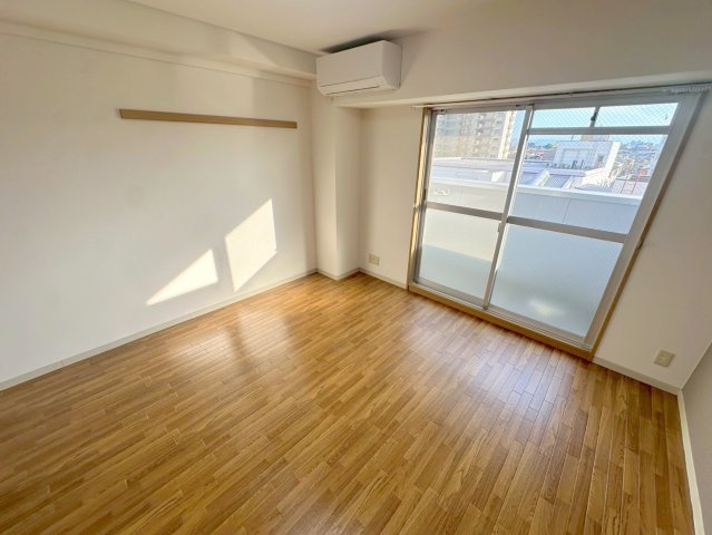 その他部屋・スペース　ゆとりのあるベッドルームで快適な睡眠をとってくださいね。
