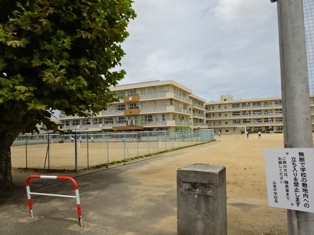 中学校　富山市立山室中学校（中学校）まで1179m