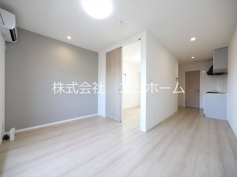 居室・リビング　ＬＤＫ12.2帖　南面バルコニー　エアコン完備