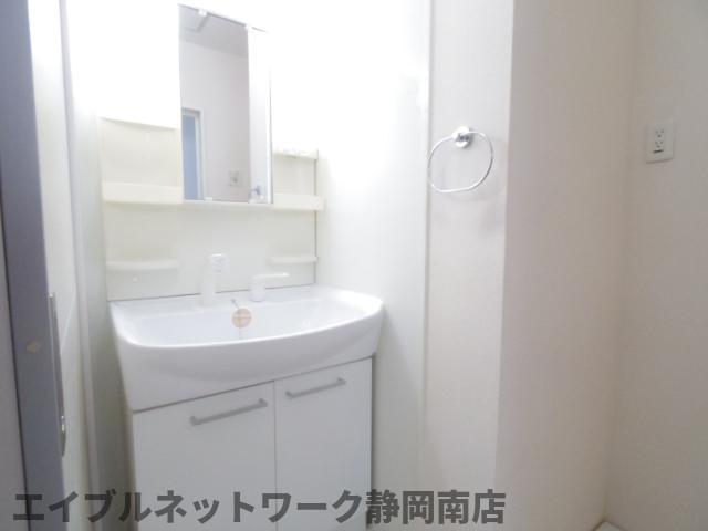 洗面設備　同イメージ反転