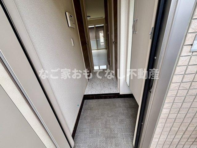 玄関　※写真は別号室