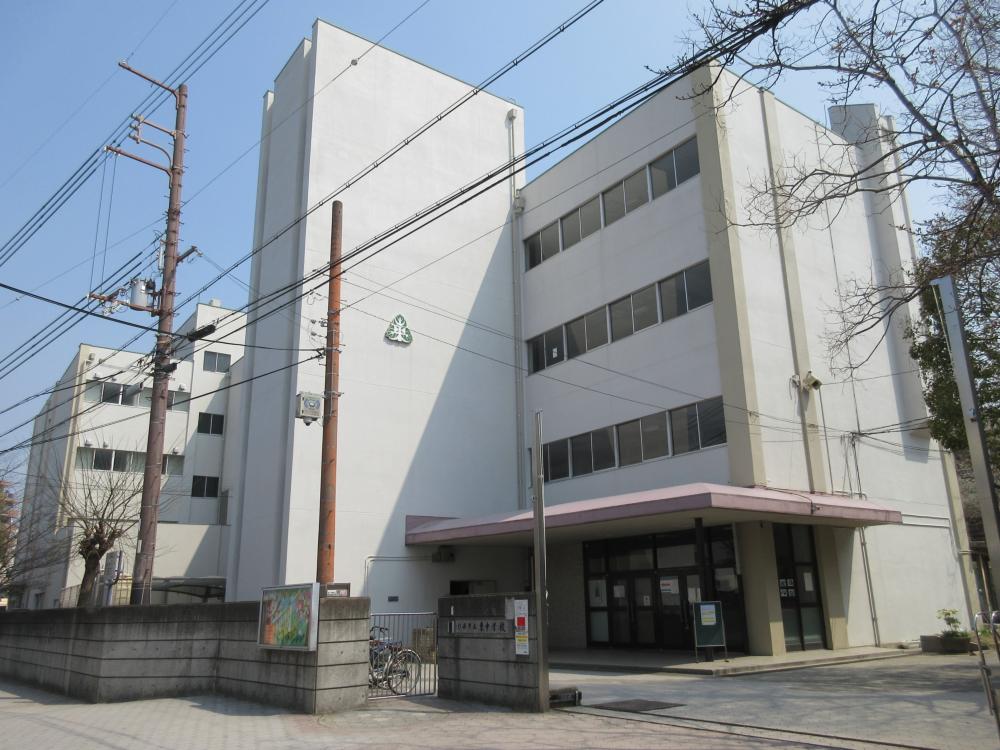中学校　伊丹市立東中学校（中学校）まで2100m