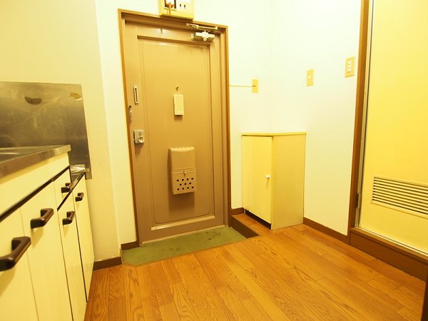 玄関　別部屋写真