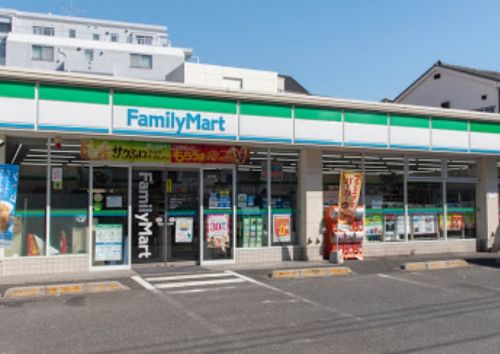 コンビニ　ファミリーマート 町屋八丁目店（コンビニ）まで122m