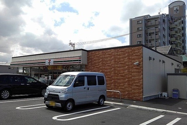 コンビニ　セブンイレブン門司小森江店（コンビニ）まで251m