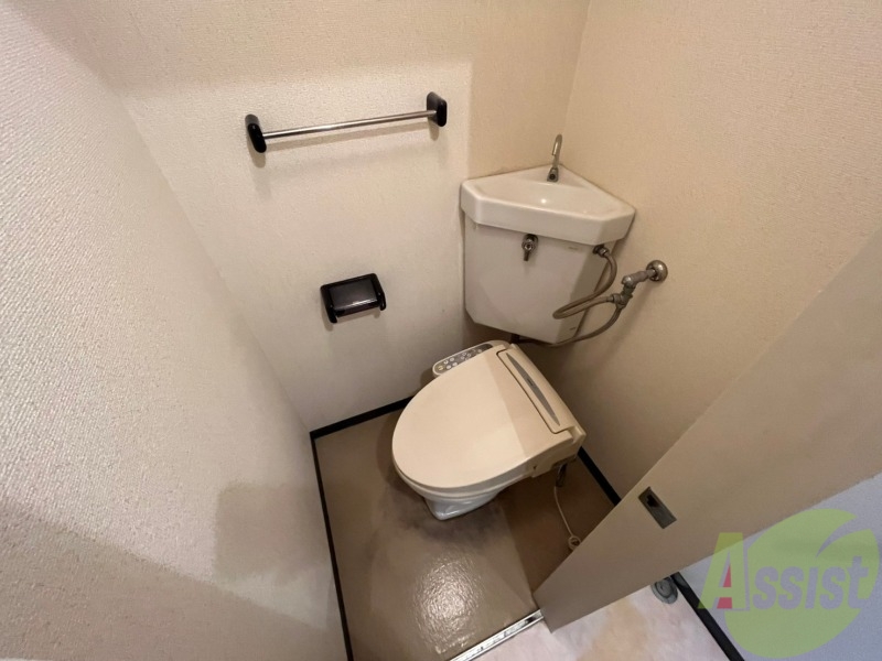 トイレ　ウォシュレット機能がついたトイレです。安心して使用できますね