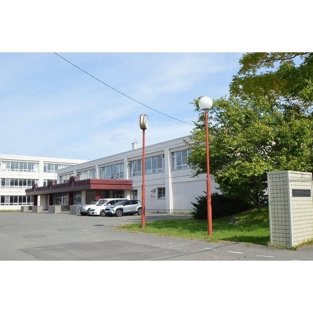 中学校　共栄中学校（中学校）まで2004m