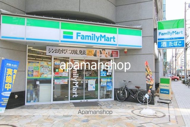 コンビニ　ファミリーマート（コンビニ）まで60m