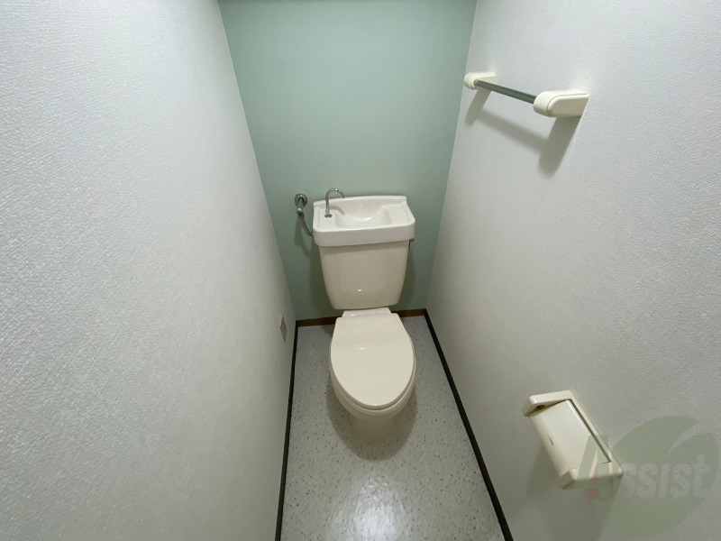 トイレ　こちらはトイレです。清潔感があり、安心して使用できます。