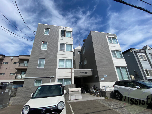建物外観　札幌市中央区北３条西「キャピタル神宮」
