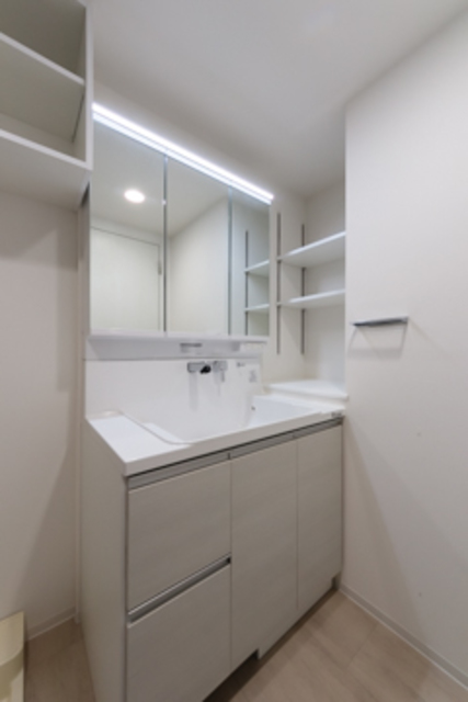 洗面設備　※写真は同タイプ住戸です。