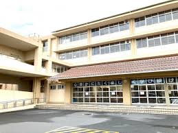 中学校　出雲市立第二中学校（中学校）まで2000m