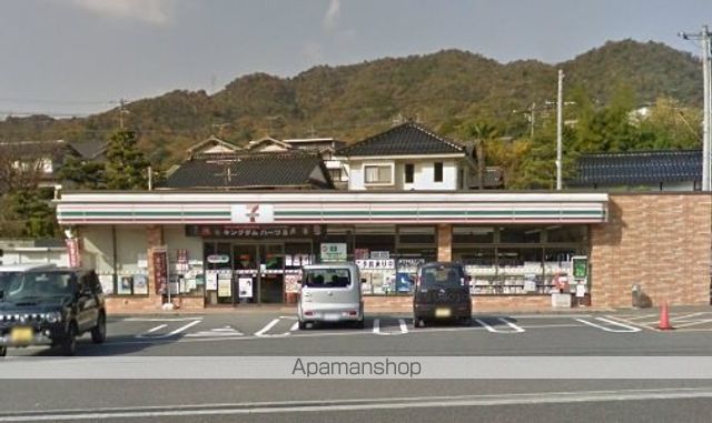 コンビニ　セブンイレブン（コンビニ）まで883m