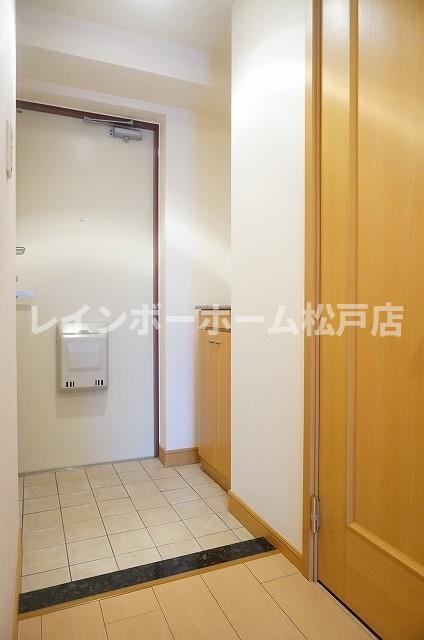 玄関　収納もある玄関です