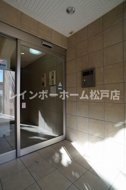 エントランス　清潔なエントランスです