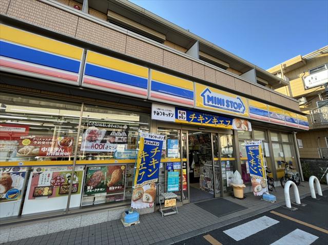 コンビニ　ミニストップ鉄道博物館前店（コンビニ）まで867m