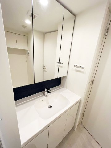 洗面設備　※反転タイプのお部屋の写真を使用しています。