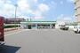 コンビニ　ファミリーマート彩都粟生南店（コンビニ）まで323m