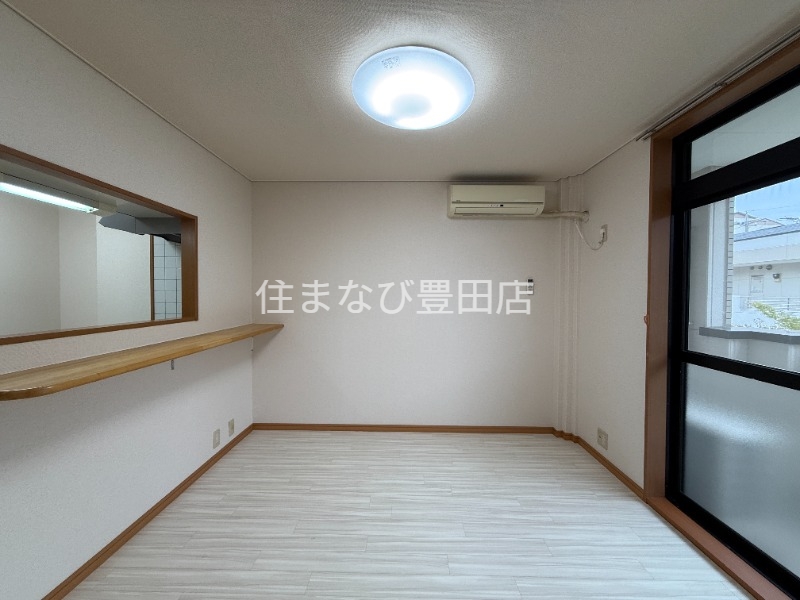 居室・リビング　同型別部屋写真