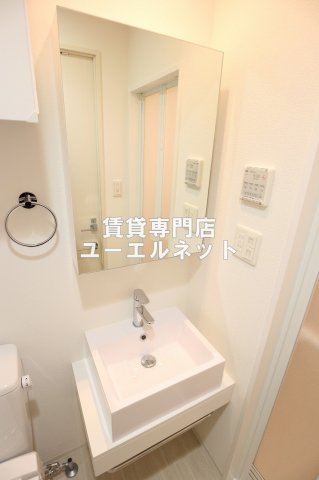 洗面設備　清潔感ある独立洗面台で毎日気持ちよく♪