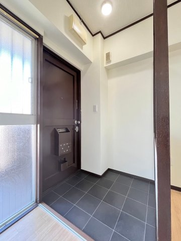 玄関　同物件、別号室の参考写真です。