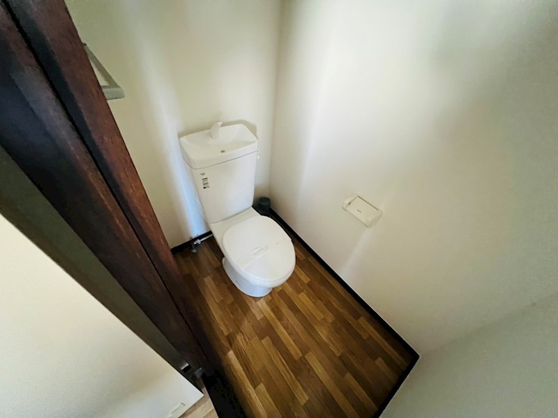 トイレ　同一物件別部屋写真