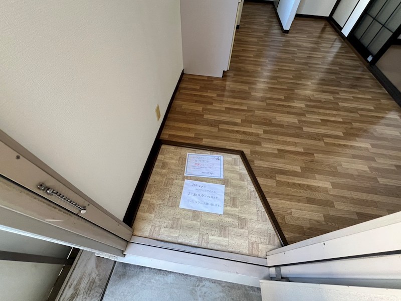 玄関　同一物件別部屋写真