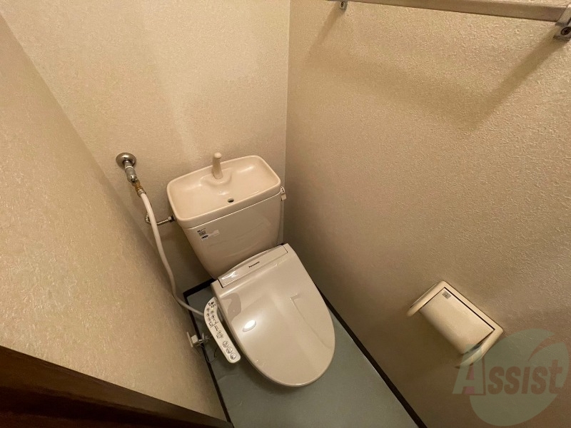 トイレ　こちらはトイレです。清潔感があり、安心して使用できます。