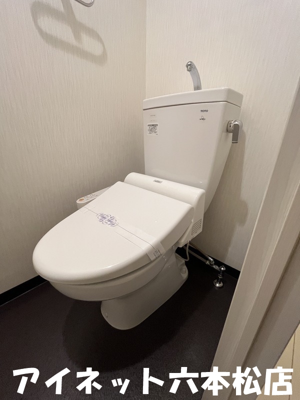 トイレ　ウォシュレット完備です。