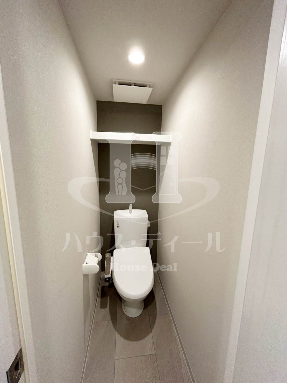 トイレ　落ち着いた色調のトイレです